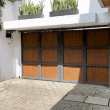 Puerta abatible exterior